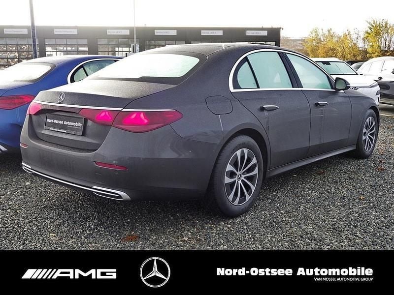 Gebraucht Mercedes E220 Avantgarde 197 PS (144 kW) 2024 Metalliclack graphitgrau Limousine