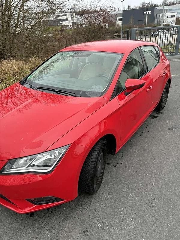 Rot Gebraucht 2015 Seat Leon Limousine | 5.000 € (Superpreis) - Bild 1/4