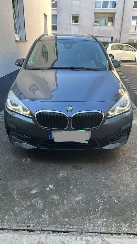 Grau Gebraucht 2021 BMW 218 Sport Line Van / Kleinbus | 19.000 € (Superpreis) - Bild 1/4