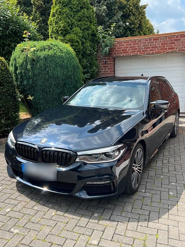 Schwarz Gebraucht 2017 BMW 520 M Sport Kombi | 21.799 € (Etwas zu teuer) - Bild 1/4