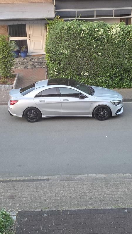 Silber Gebraucht 2018 Mercedes CLA45 AMG AMG Limousine | 36.000 € (Teuer) - Bild 1/4