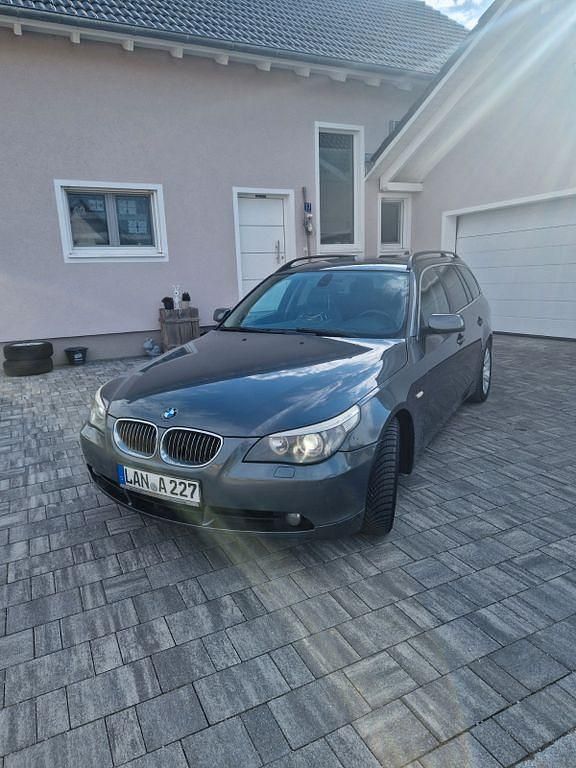 Grau Gebraucht 2005 BMW 530 Kombi | 3.500 € (Guter Preis) - Bild 1/4