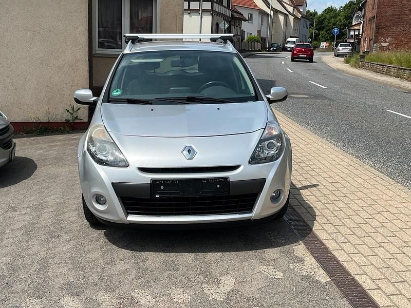 Silber Gebraucht 2010 Renault Clio GrandTour Kombi | 2.600 € (Guter Preis) - Bild 1/4