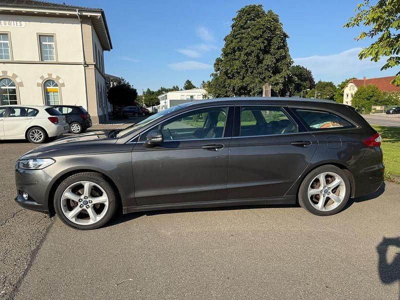 Gebraucht Ford Mondeo Titanium 179 PS (131 kW) 2015 Grau Limousine