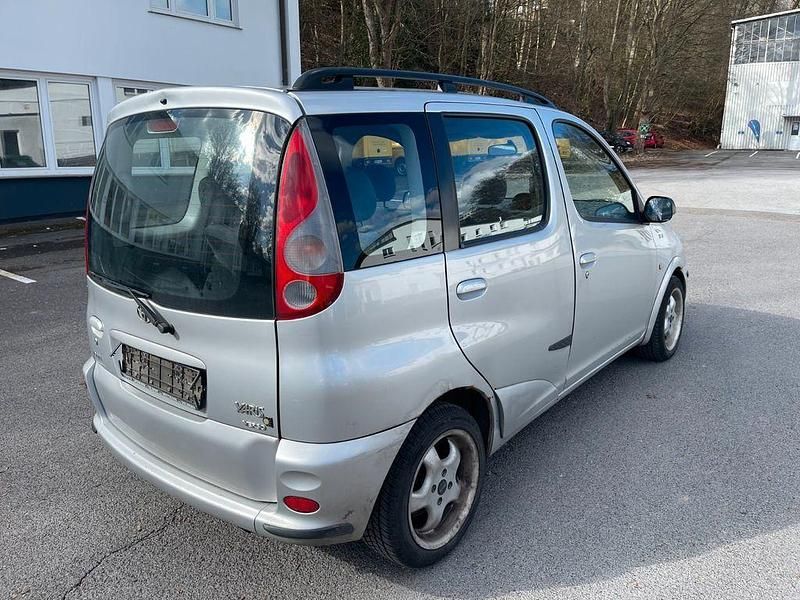 Gebraucht Toyota Yaris Sol 86 PS (63 kW) 2000 Silber Limousine