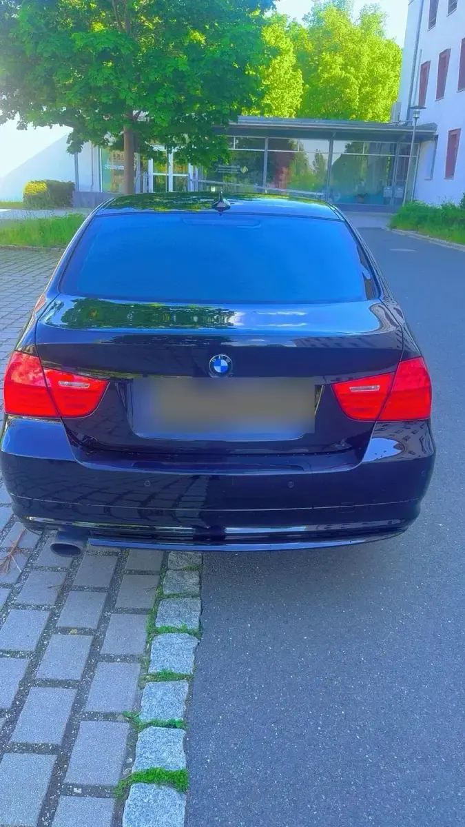 Gebraucht BMW 320 170 PS (125 kW) 2009 Schwarz Limousine