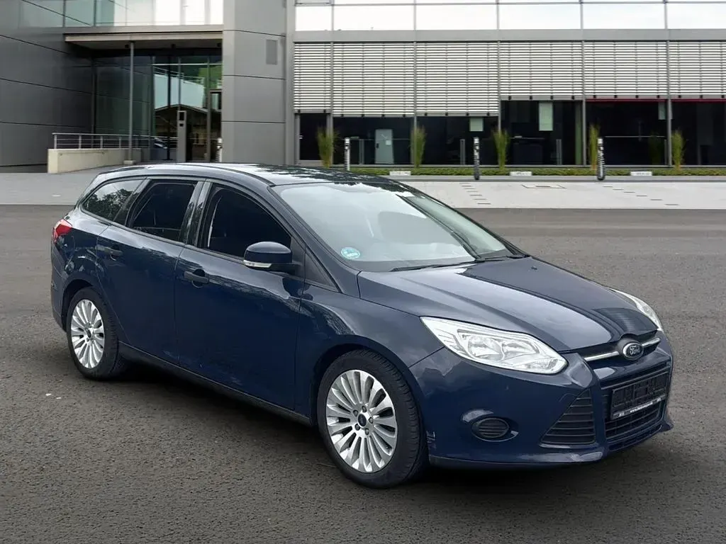 Gebraucht Ford Focus Ambiente 101 PS (74 kW) 2014 Blau Limousine