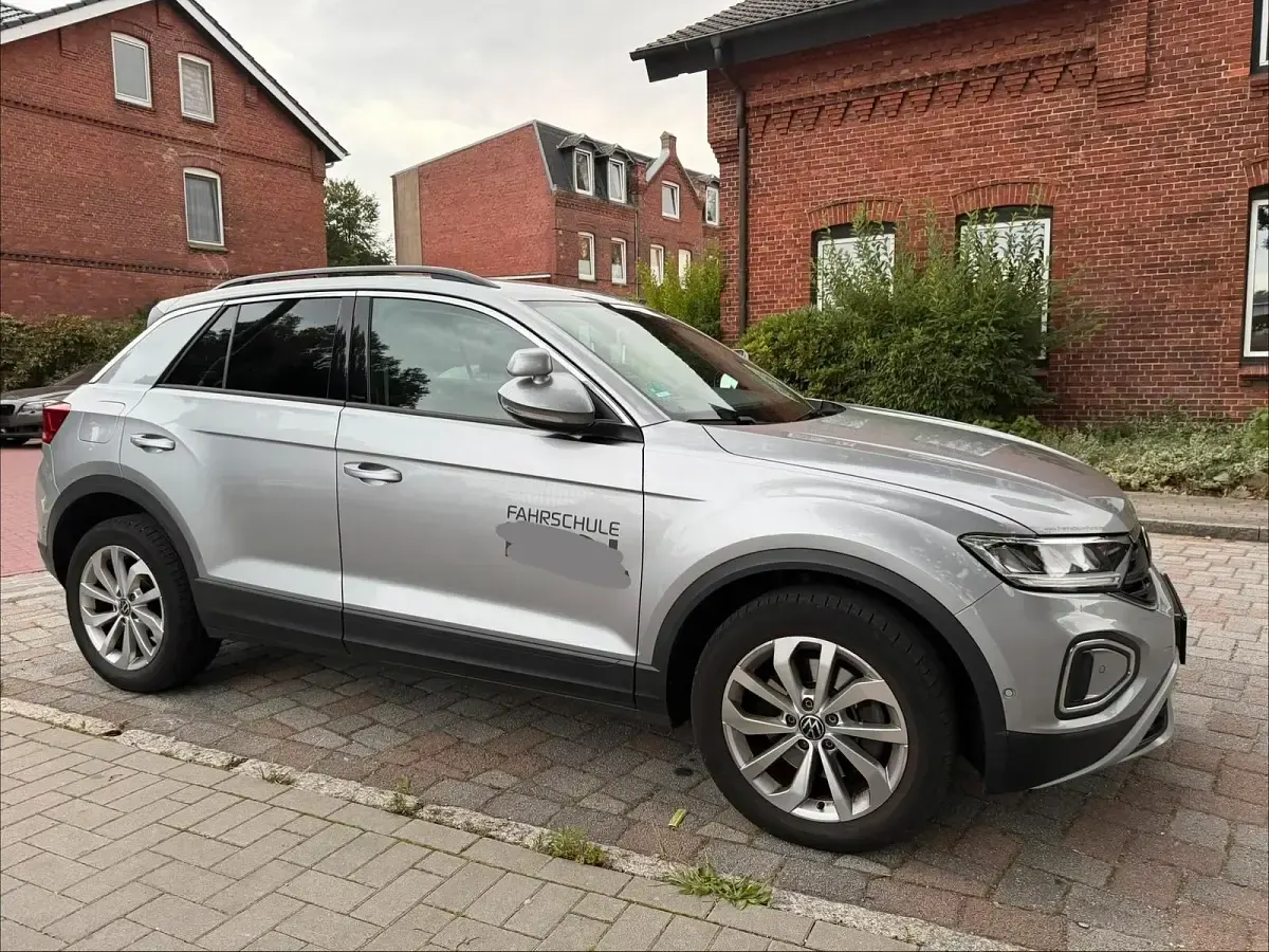 Gebraucht VW T-Roc 150 PS (110 kW) 2023 Grau SUV