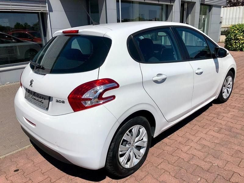 Gebraucht Peugeot 208 68 PS (50 kW) 2017 Weiß Kleinwagen