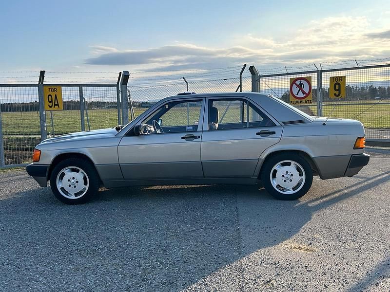 Gebraucht Mercedes 190 75 PS (55 kW) 1990 Limousine