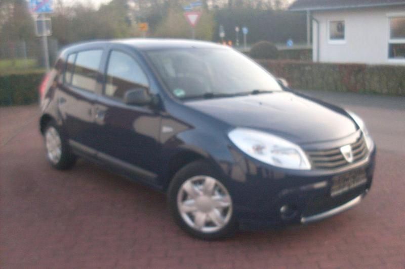 Gebraucht Dacia Sandero 75 PS (55 kW) 2012 Blau Limousine