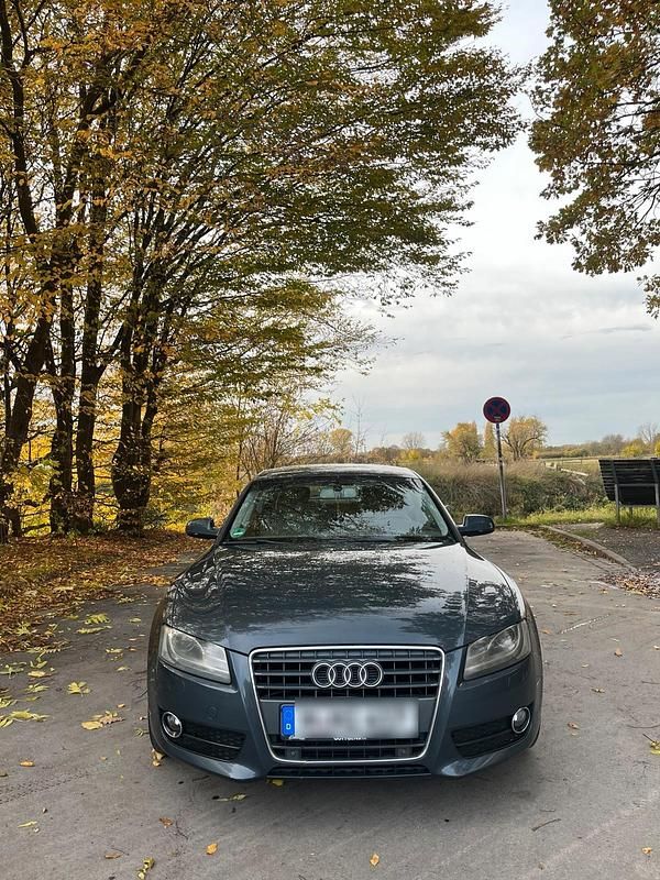 Grau Gebraucht 2011 Audi A5 Coupé | 9.000 € (Guter Preis) - Bild 1/4