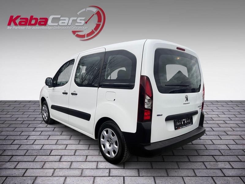Gebraucht Peugeot TePee Active 110 PS (80 kW) 2018 Weiß Kombi