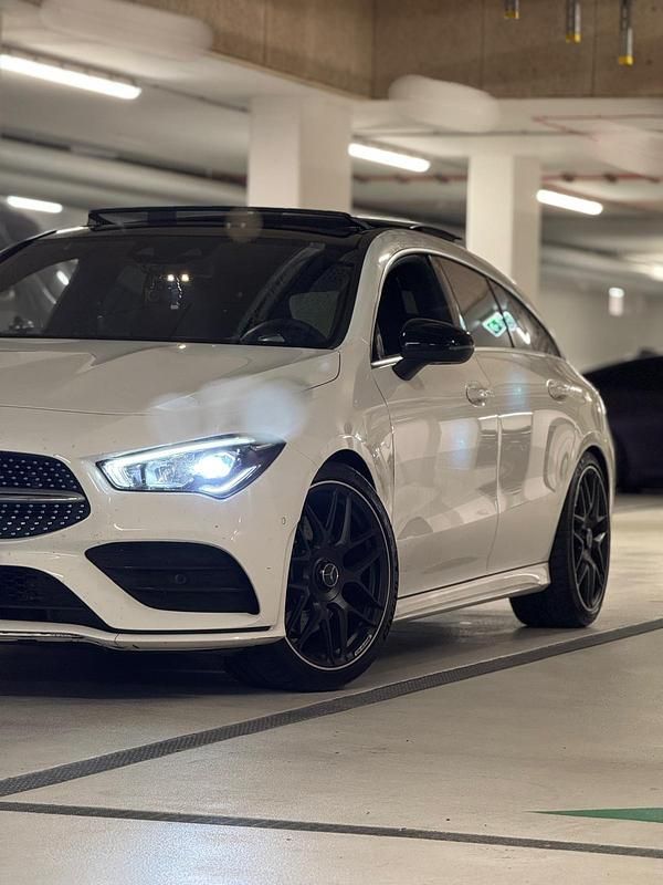 Weiß Gebraucht 2019 Mercedes CLA200 Kombi | 21.000 € - Bild 1/4