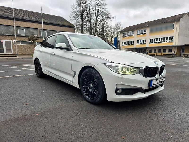 Weiß Gebraucht 2013 BMW 320 Gran Turismo Efficient Dynamics Coupé | 10.200 € (Superpreis) - Bild 1/4