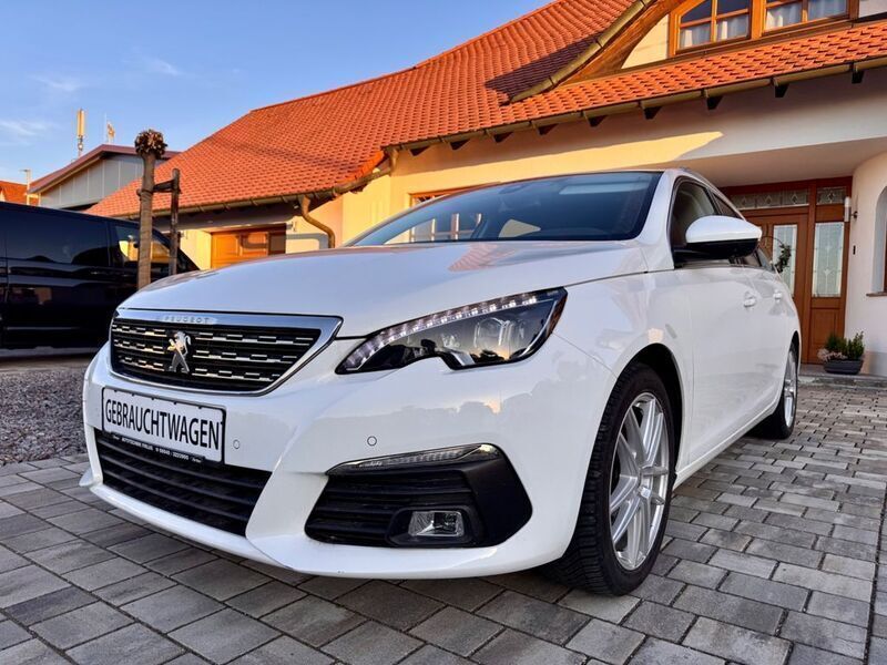 Weiß Gebraucht 2019 Peugeot 308 Allure Kombi | 14.900 € (Etwas zu teuer) - Bild 1/4