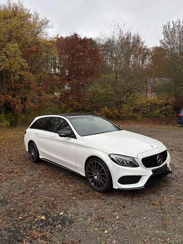 Weiß Gebraucht 2017 Mercedes C250 AMG line Kombi | 20.950 € (Guter Preis) - Bild 1/4