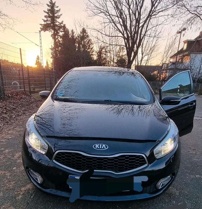 Gebraucht Kia Ceed 128 PS (94 kW) 2015 Schwarz Kleinwagen
