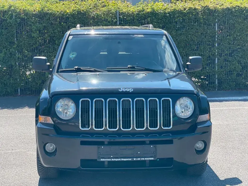 Gebraucht Jeep Patriot Sport 140 PS (102 kW) 2009 Silber SUV