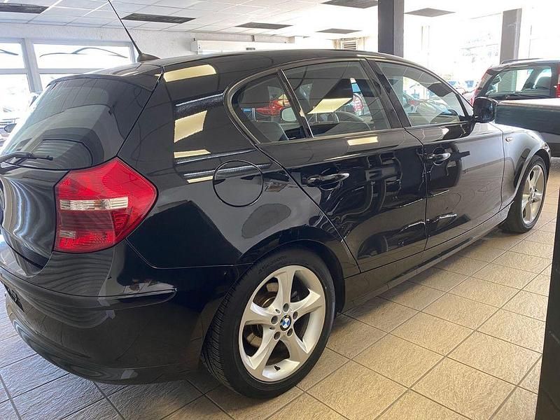 Gebraucht BMW 116 Advantage 122 PS (89 kW) 2011 Schwarz Kleinwagen