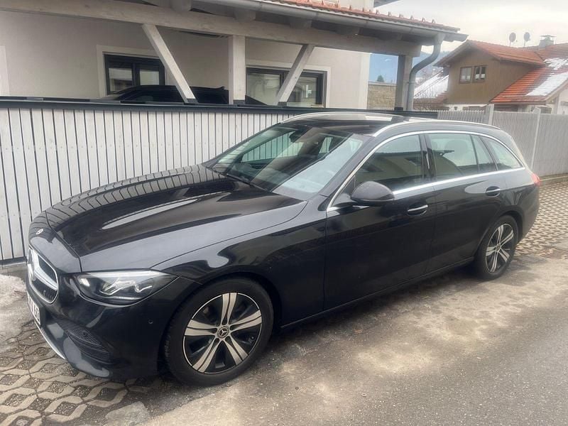 Gebraucht Mercedes C300 258 PS (189 kW) 2022 Schwarz Kombi