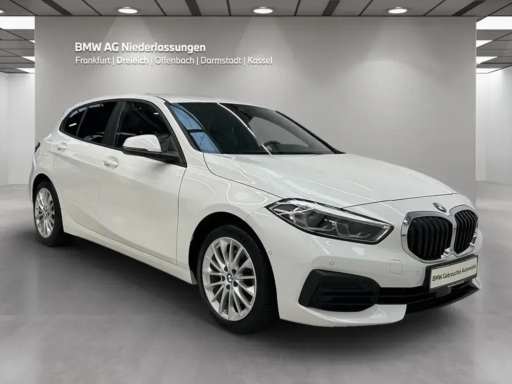 Używany BMW 118 Performance 150 KM (110 kW) 2023 Biały Hatchback