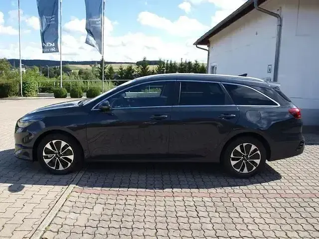 Neu Kia Ceed Sportswagon 140 PS (102 kW) 2025 Grau Kombi