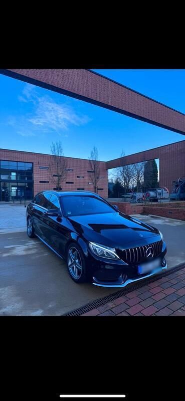 Schwarz Gebraucht 2017 Mercedes C220 AMG line Kombi | 17.000 € (Fairer Preis) - Bild 1/4