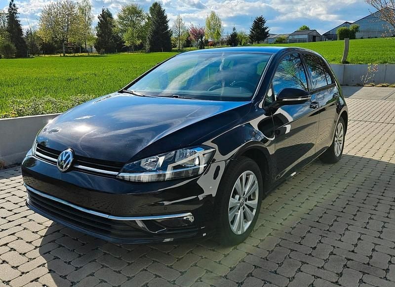 Schwarz Gebraucht 2020 VW Golf VII Kleinwagen | 16.800 € (Guter Preis) - Bild 1/4