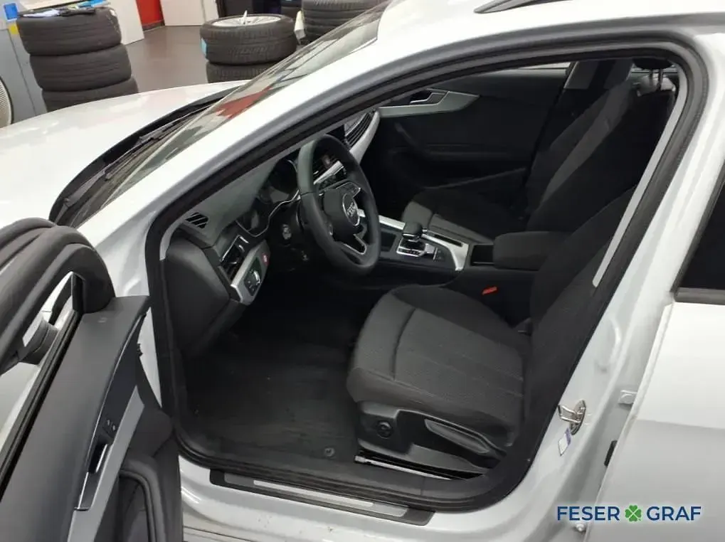 Second-hand Audi A4 Advanced Plus 150 CP (110 kW) 2024 Alb Break