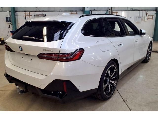 Gebraucht BMW 540 Performance 286 PS (210 kW) 2025 Weiss Kombi