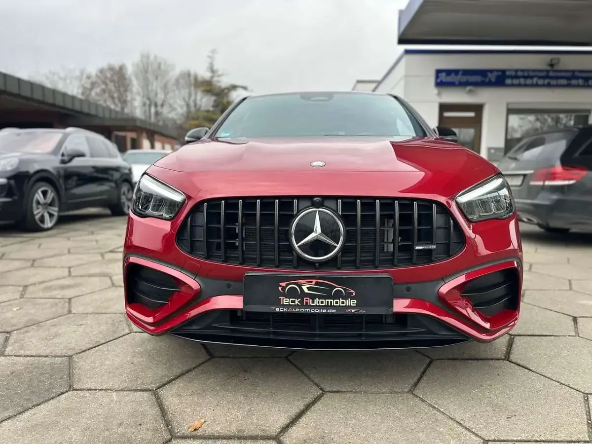 Gebraucht Mercedes GLA35 AMG AMG 306 PS (225 kW) 2023 Rot SUV