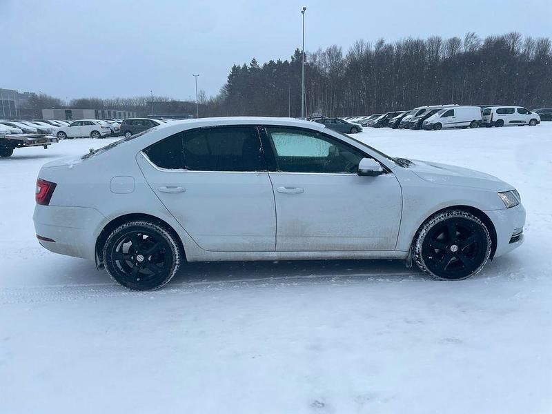 Gebraucht Skoda Octavia Style 116 PS (85 kW) 2019 Weiß Limousine