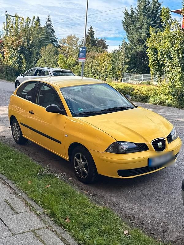 Gelb Gebraucht 2002 Seat Ibiza Kleinwagen | 799 € - Bild 1/4