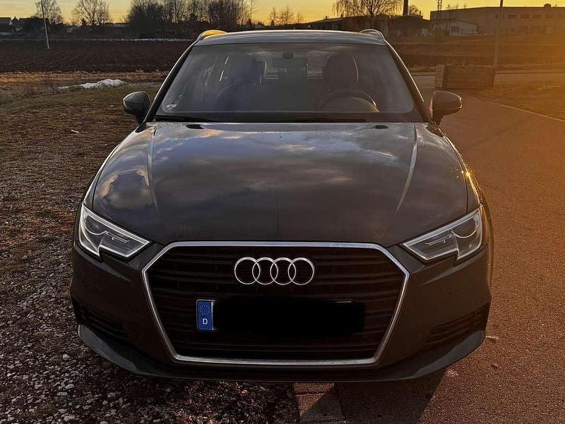 Gebraucht Audi A3 Sportback 150 PS (110 kW) 2018 Grau Kleinwagen