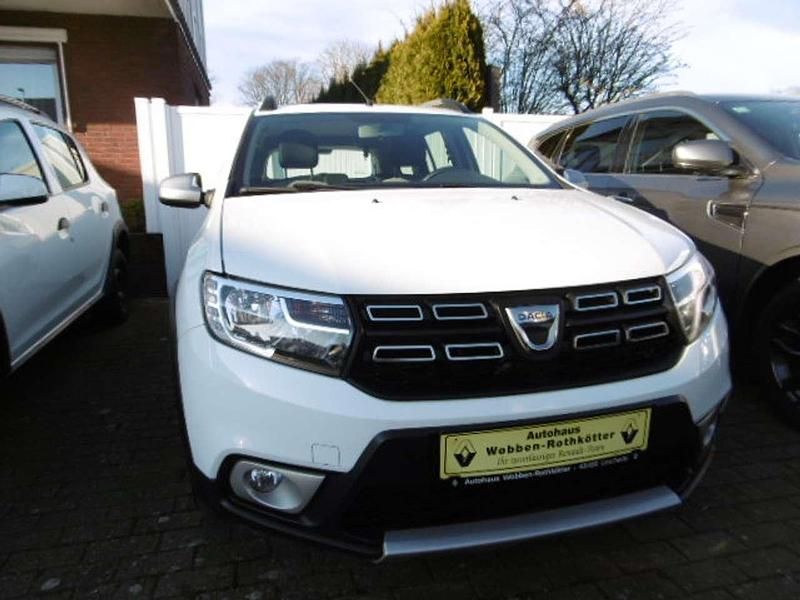 Blanc glacier Gebraucht 2018 Dacia Logan MCV Stepway Kombi | 10.900 € (Fairer Preis) - Bild 1/4