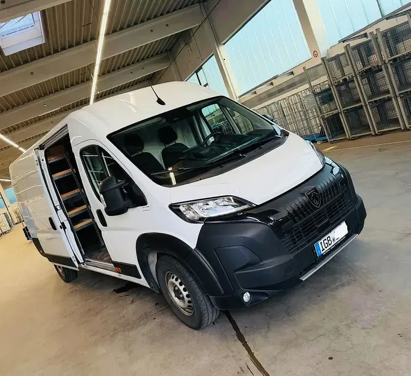 Gebraucht Peugeot Boxer 179 PS (131 kW) 2025 Weiß Van