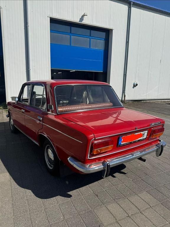Second-hand Lada 2103 75 CP (55 kW) 1976 Roșu Berlinǎ