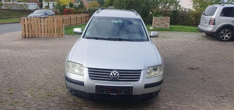 Silber Gebraucht 2002 VW Passat Kombi | 500 € (Superpreis) - Bild 1/4
