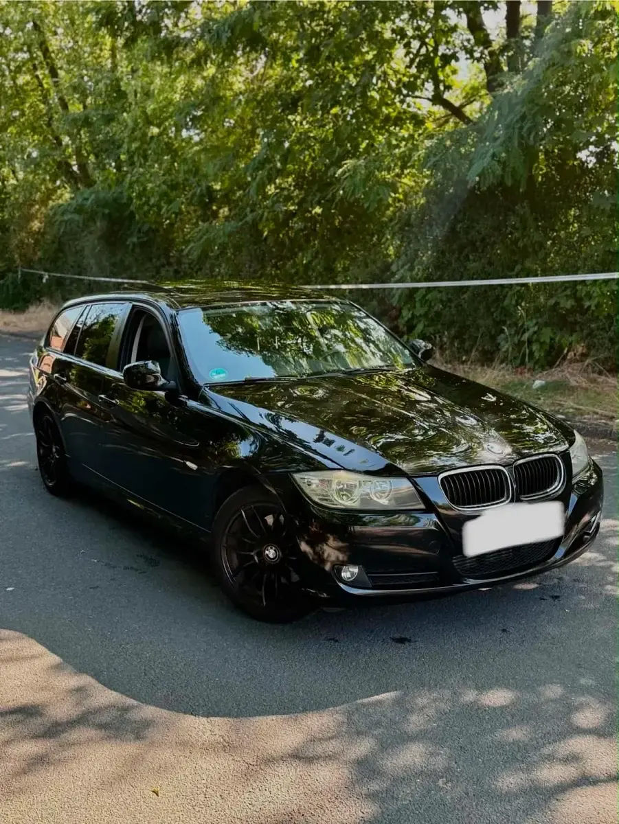 Gebraucht BMW 320 177 PS (130 kW) 2009 Schwarz Kombi