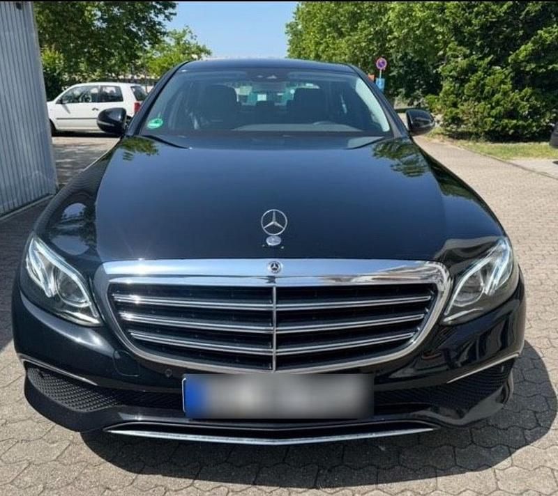 Schwarz Gebraucht 2017 Mercedes E200 Exclusive Limousine | 19.950 € (Superpreis) - Bild 1/4