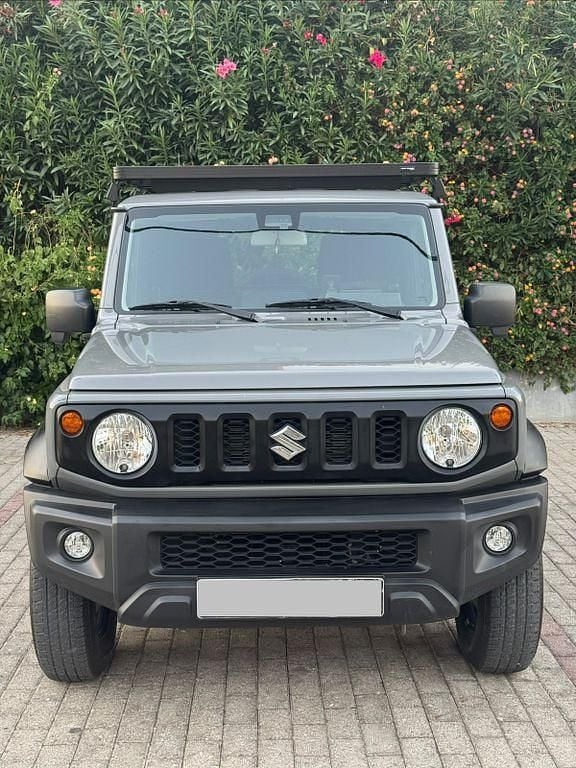 Grau Gebraucht 2021 Suzuki Jimny SUV | 28.000 € (Etwas zu teuer) - Bild 1/4