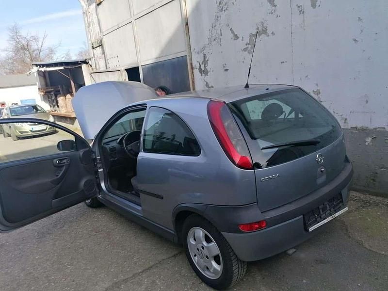 Grau Gebraucht 2003 Opel Corsa Kleinwagen | 1.800 € (Fairer Preis) - Bild 1/4