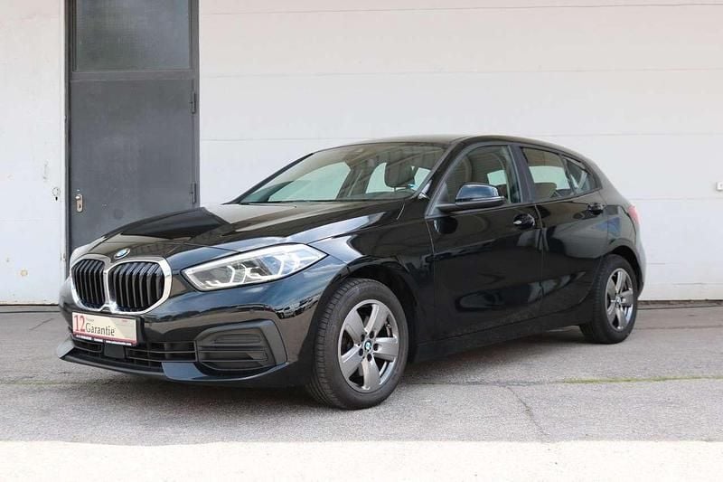 Schwarz Gebraucht 2022 BMW 118 Advantage Kleinwagen | 18.290 € (Guter Preis) - Bild 1/4