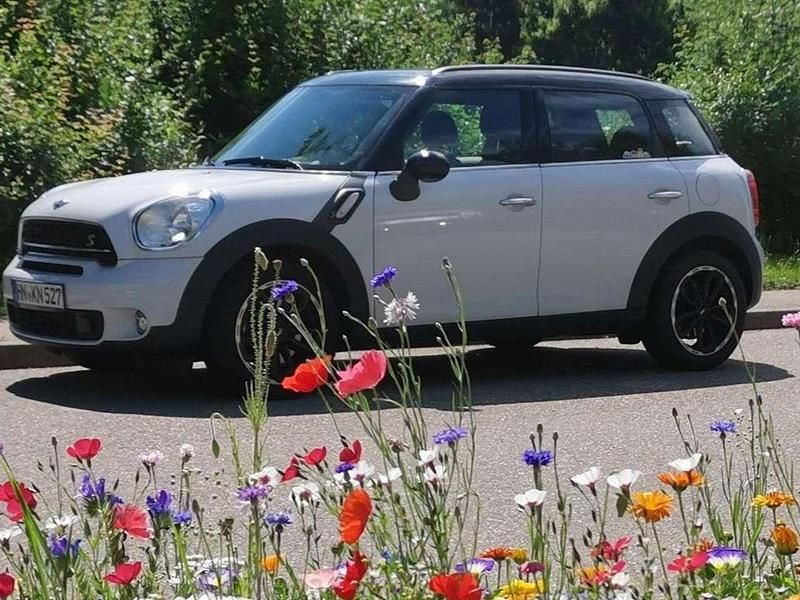 Weiß Gebraucht 2016 Mini Park Lane Countryman SUV | 11.900 € - Bild 1/1