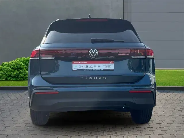 Neu VW Tiguan Life 150 PS (110 kW) 2026 Blau SUV