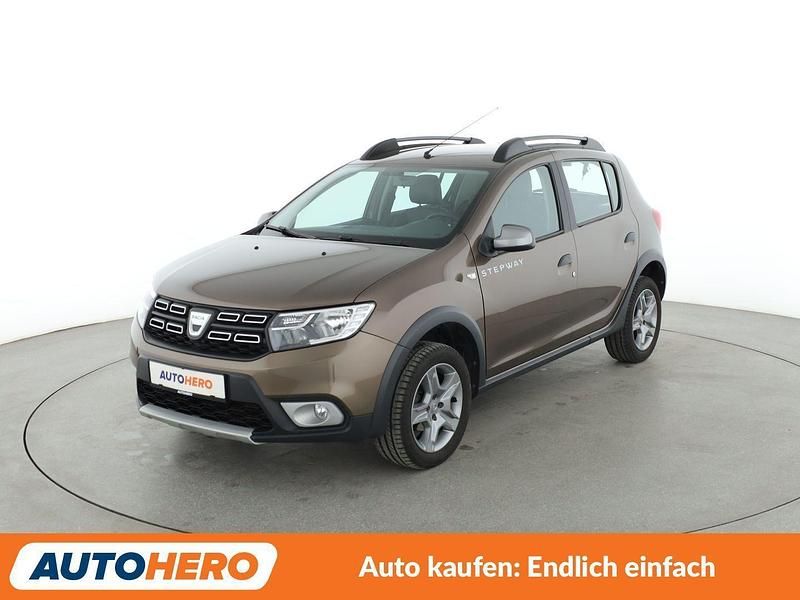 Braun Gebraucht 2017 Dacia Sandero Celebration Kleinwagen | 9.290 € (Fairer Preis) - Bild 1/3