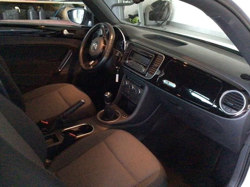 Gebraucht VW Beetle 105 PS (77 kW) 2014 Silber Kleinwagen