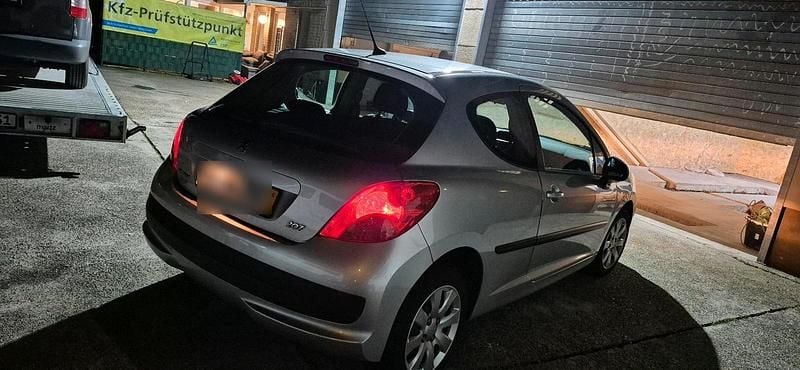 Silber Gebraucht 2006 Peugeot 207 Kleinwagen | 2.150 € (Fairer Preis) - Bild 1/4