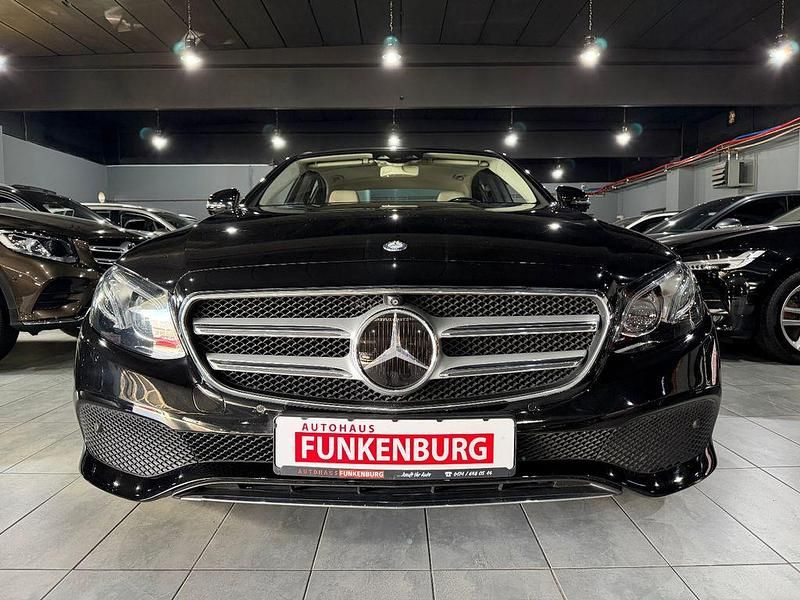 Gebraucht Mercedes E350 258 PS (189 kW) 2016 Schwarz Limousine
